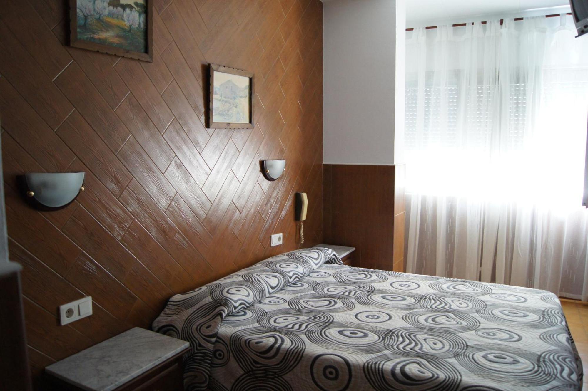 Hostal Sanmar Figueres  Kültér fotó