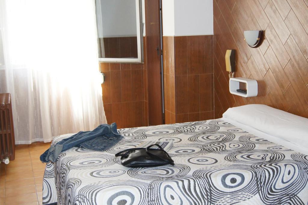 Hostal Sanmar Figueres  Szoba fotó