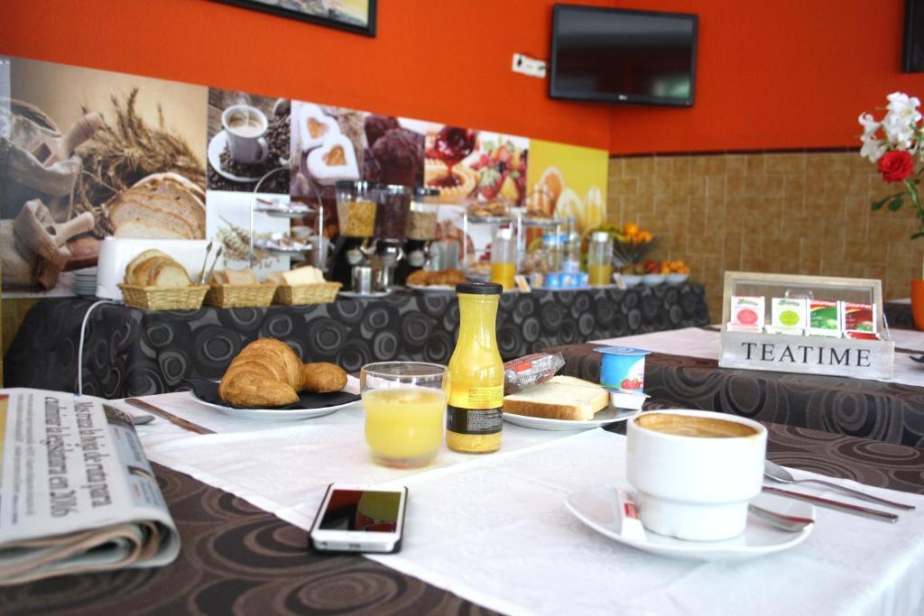 Hostal Sanmar Figueres  Kültér fotó