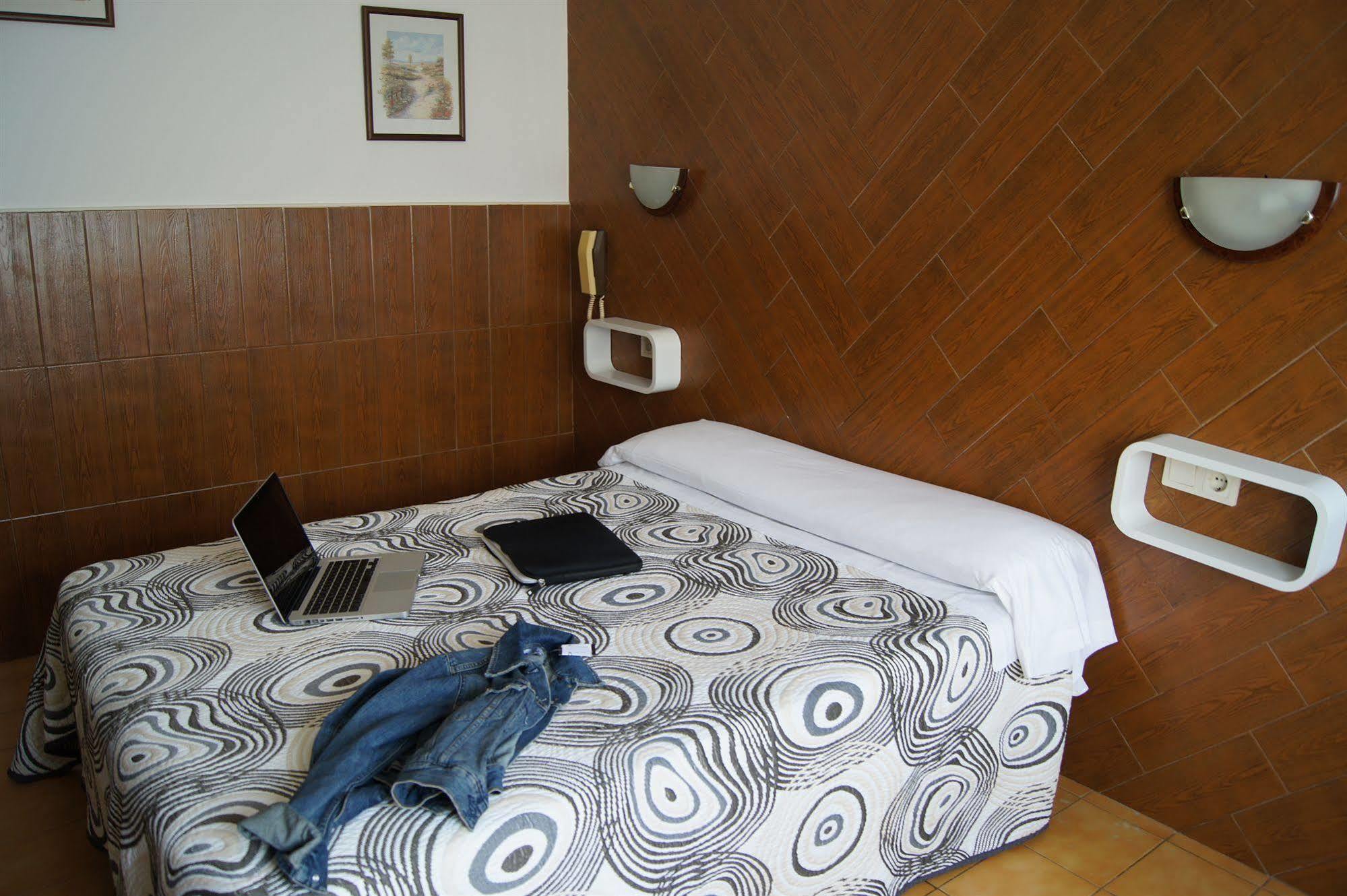 Hostal Sanmar Figueres  Kültér fotó