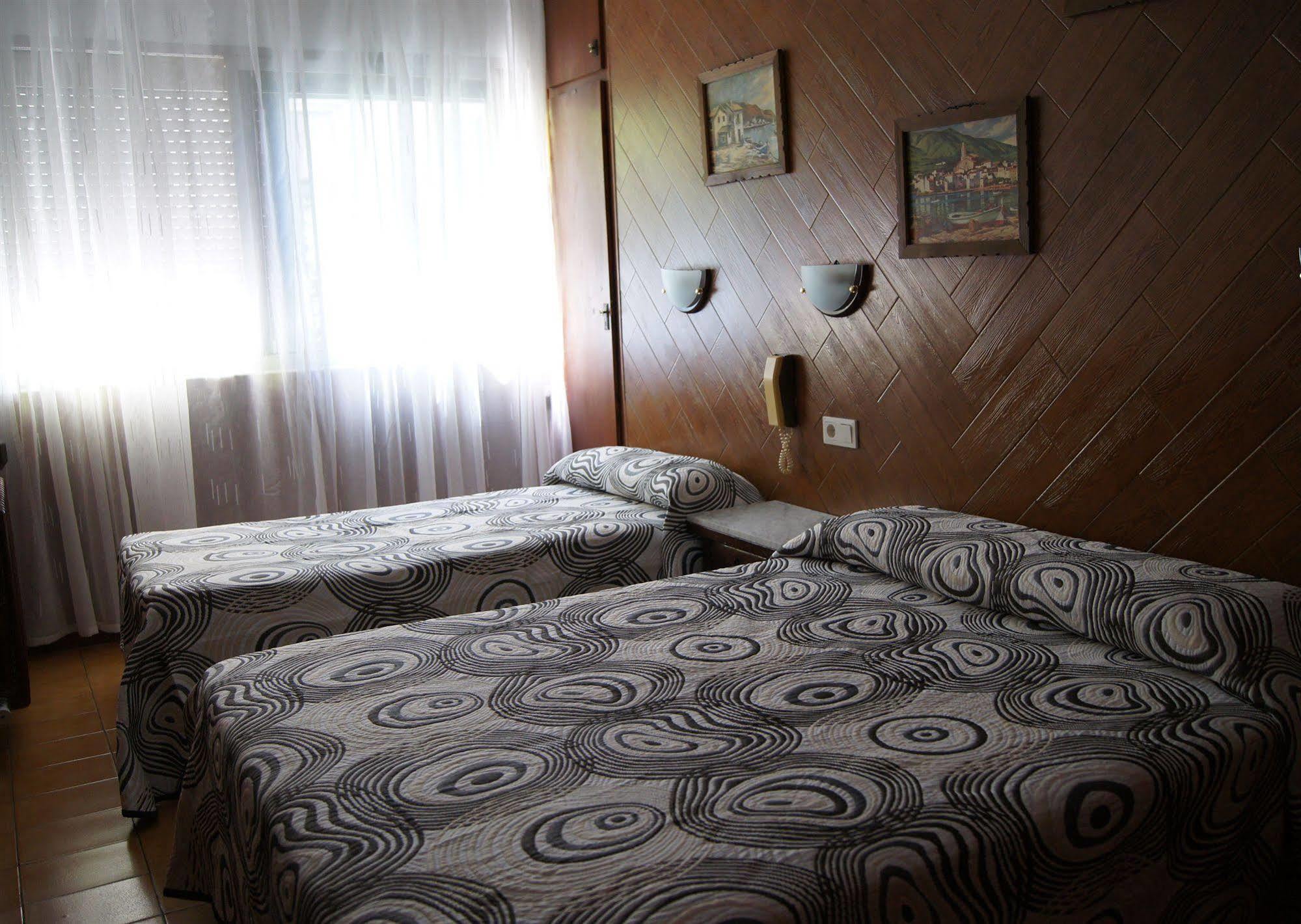 Hostal Sanmar Figueres  Kültér fotó