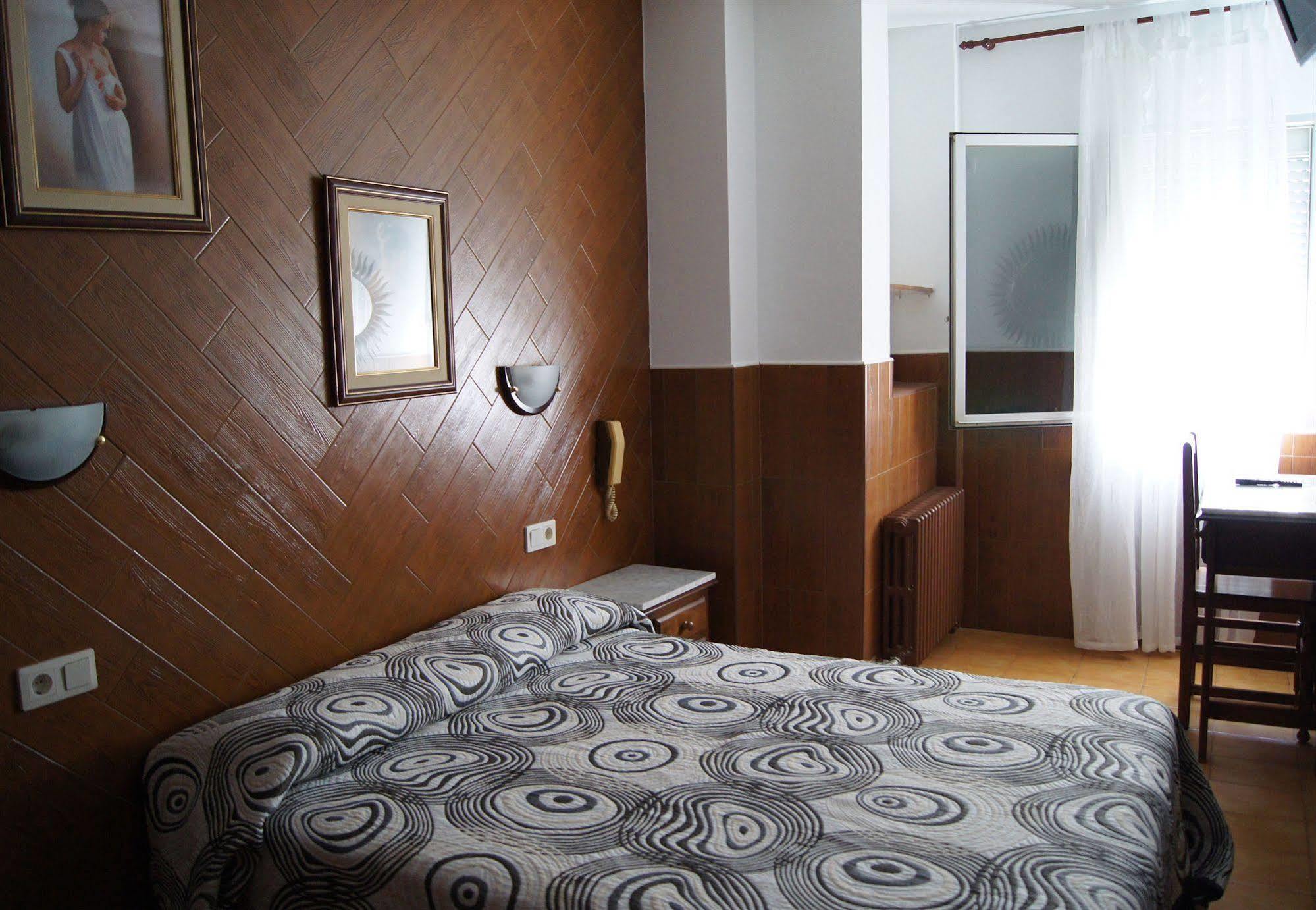Hostal Sanmar Figueres  Kültér fotó