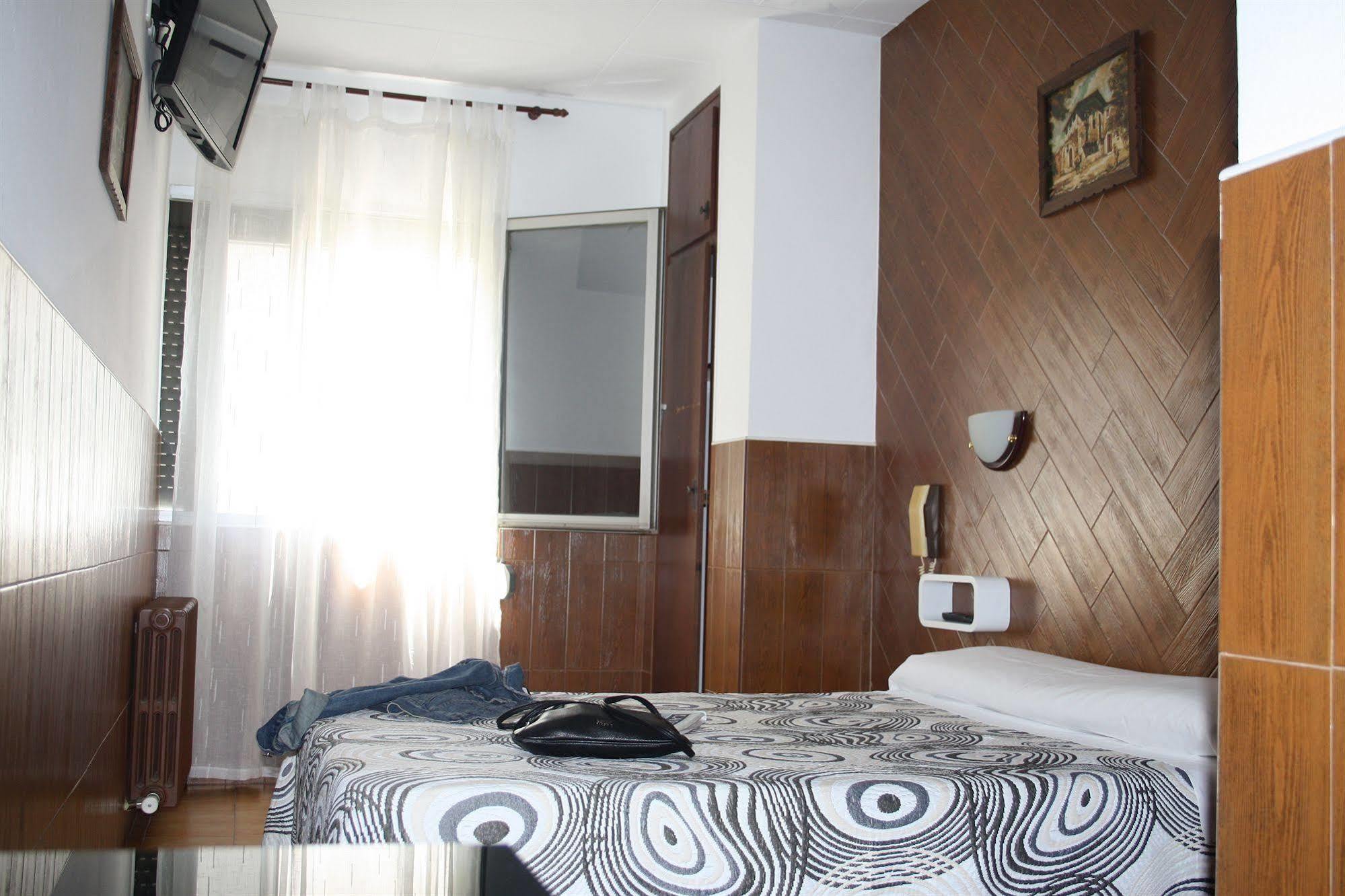 Hostal Sanmar Figueres  Kültér fotó