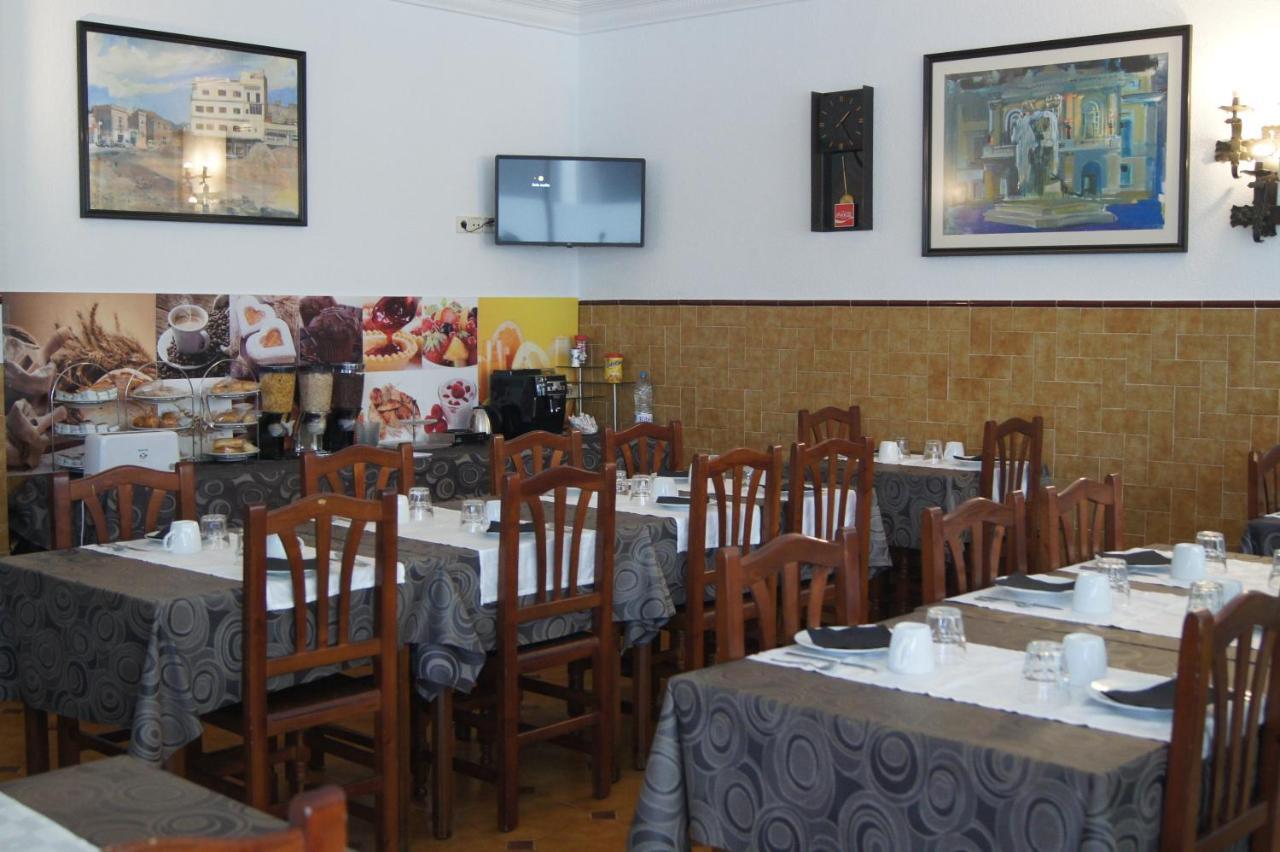 Hostal Sanmar Figueres  Kültér fotó