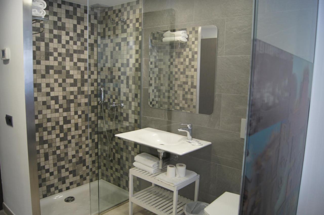 Hostal Sanmar Figueres  Kültér fotó