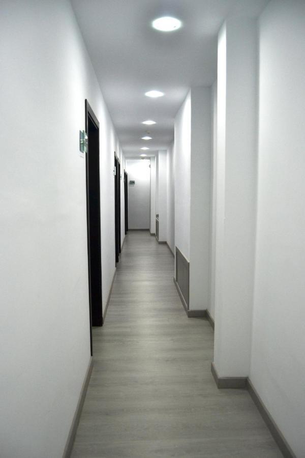 Hostal Sanmar Figueres  Kültér fotó